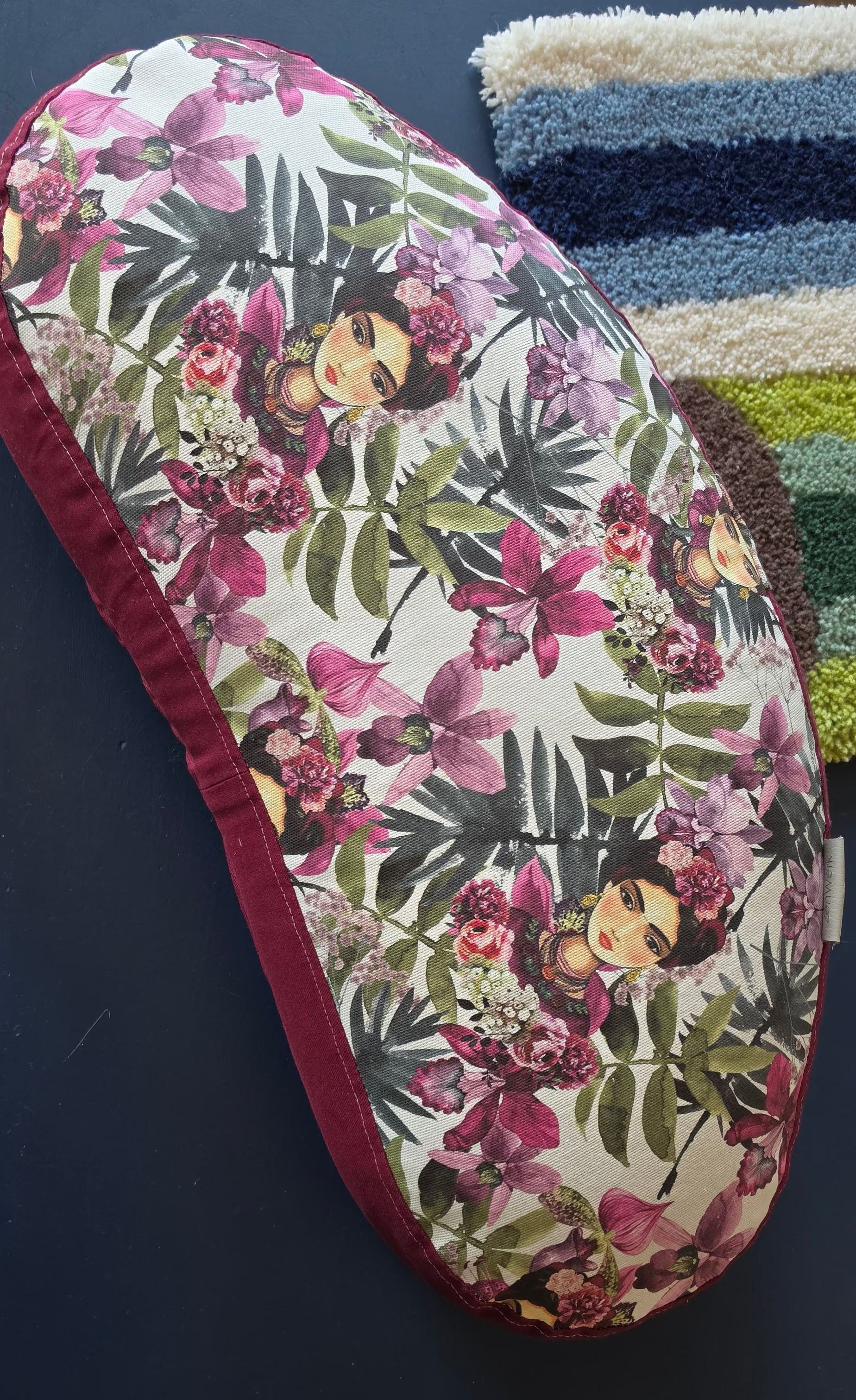 VIOLET - Halbmond-Yogakissen